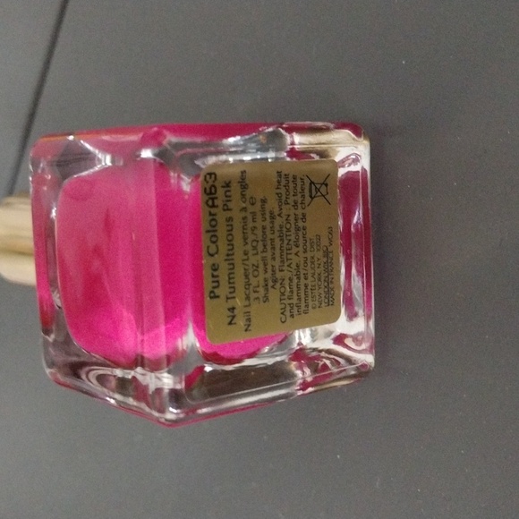 Estee Lauder Nail polish - Picture 2 of 3